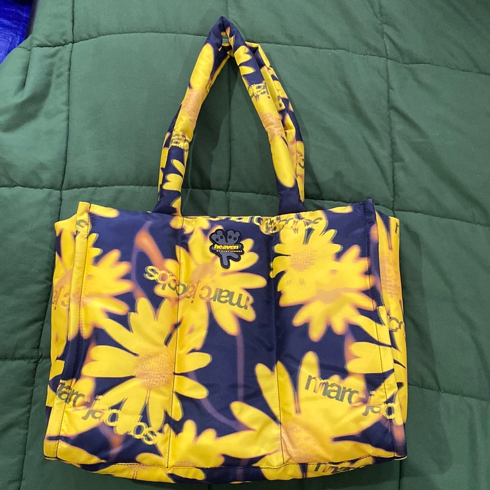 Heaven by Marc Jacobs laser flower tote 🖤